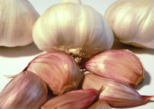 What benefits does garlic have 1