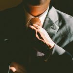 Beneficios de ir a una entrevista de traje y corbata
