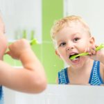 Beneficios de lavarse los dientes desde la infancia